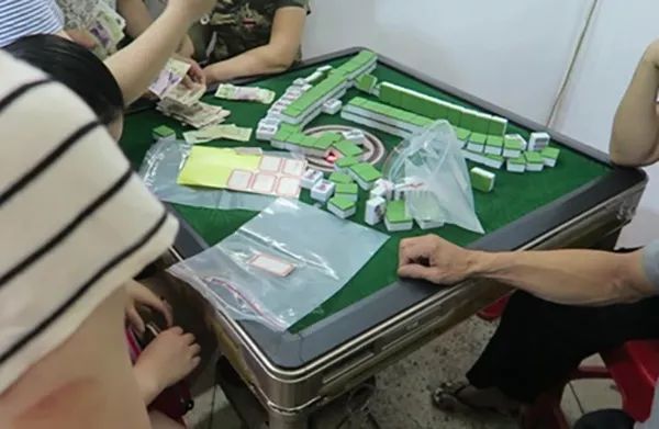 3分钟教你科普“玩金花有什么作假设备_《爱问知识人 使用说明》