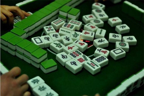微乐山西麻将免输神器下载(揭秘手机上辅牌器)