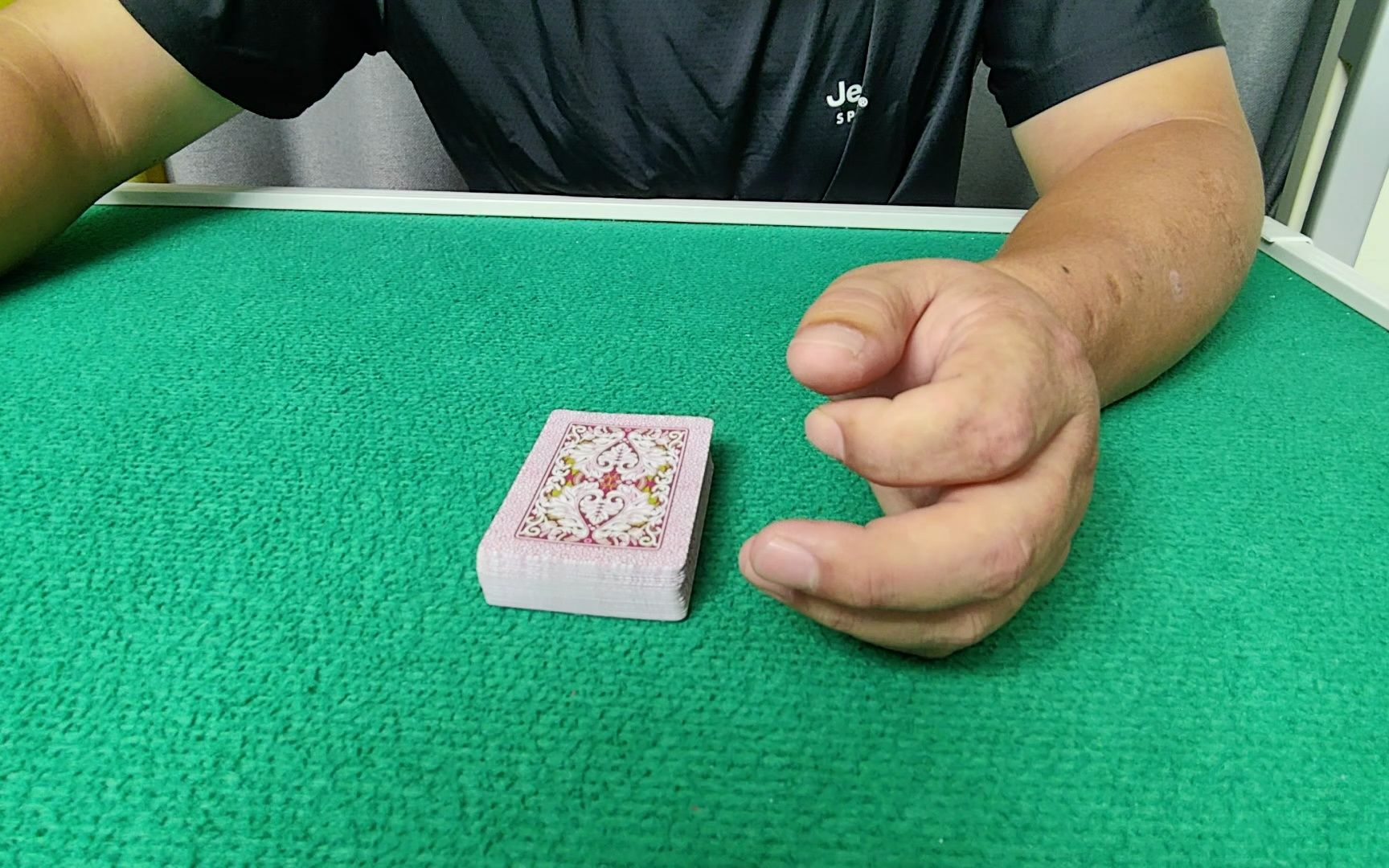 我来教教大家“最实用最简单的斗牛洗牌技巧《新浪科技 讲解窍门》