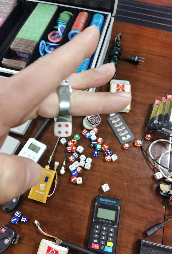 厉害了!炸金花有哪些作弊设备—详细解说+新浪科技