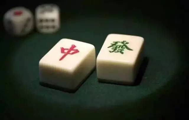 详细说明“最方便学会玩3个骰子赌大小的技巧一《我来教教你怎么赢 》