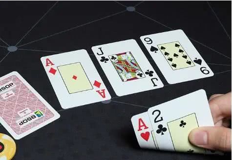三分钟了解&quot;普通扑克牌三公大吃小发大牌怎么作弊方法—详细解说+新浪科技