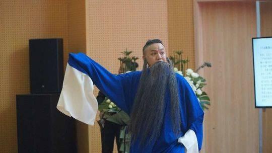 详细说明“普通扑克扎金花最简单基本功《详细教程 新浪科技》