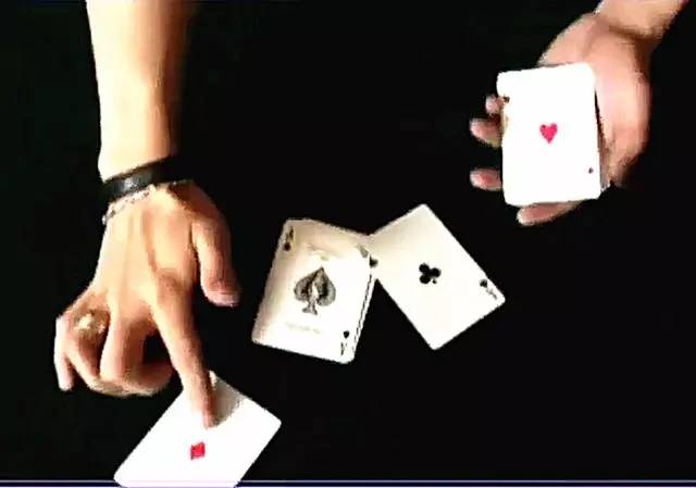 我来教教大家“扑克牌炸金花三张a怎么发到自己手里一《我来教教你怎么赢 》