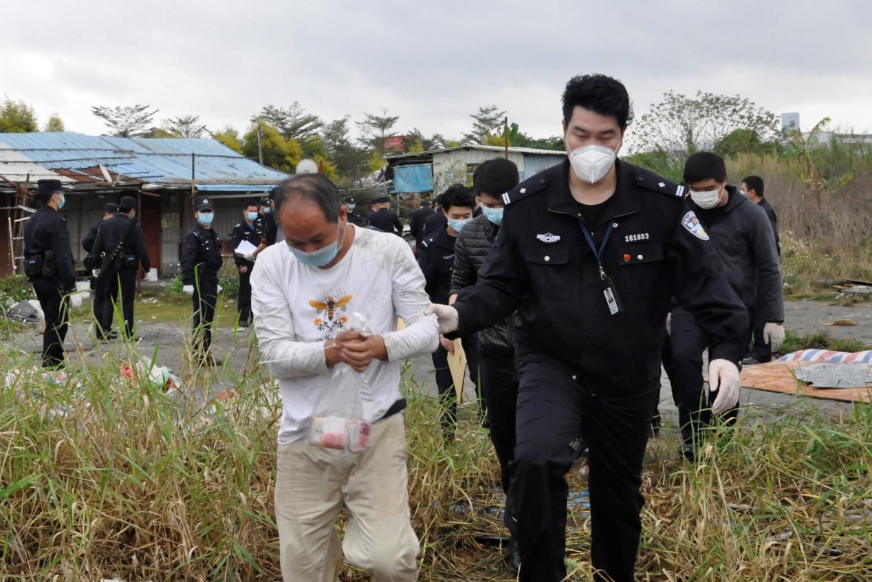 分享决窍“教你几招三公扑克牌出千押注方法 《详细教程 新浪科技》