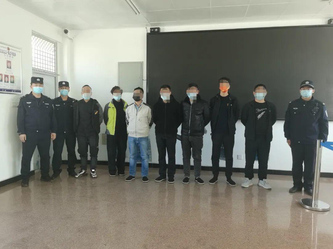教程辅助“普通扑克玩炸金花怎么出老千 《详细教程 新浪科技》
